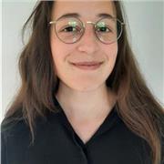 Je suis une jeune étudiante de 17 ans qui peut donner des cours à des primaires, des collégiens et même des lycéens dans toutes les matières. J'applique une méthode de travail qui cherche à aider l'enfant tout en l'amusant afin qu'il aime étudier. Je prop
